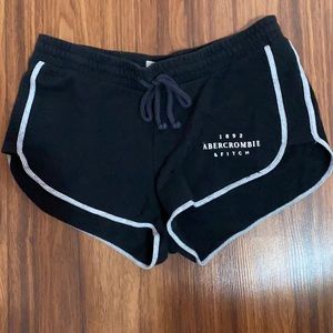 Black Abercrombie & Fitch shorts